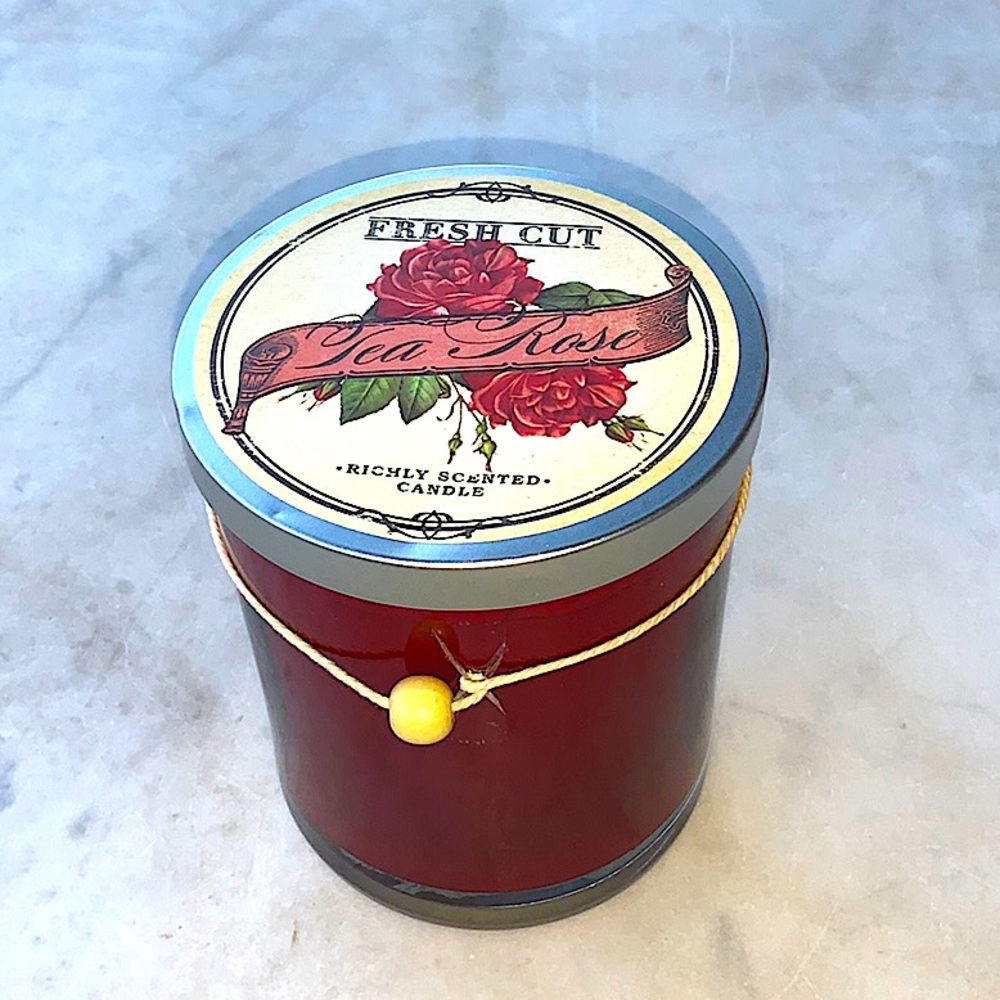 DW HOME CANDLE TEA ROSE FRESH CUT 2 WICK NEW 15.58 oz RICHLY SCENTED